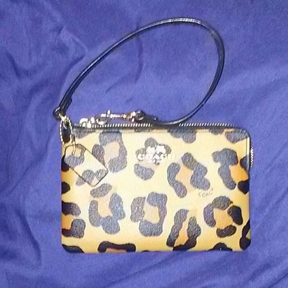 Coach Handbags - Coach wristlet wallet